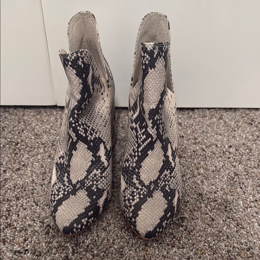 Steve Madden Snakeskin Pattern Ankle Boots in Size Women’s 8